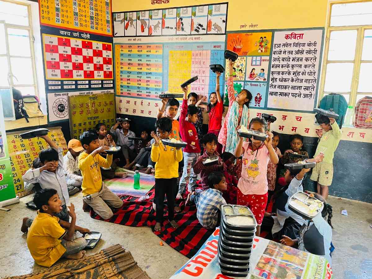 Child Care India Trust volunteers distributing meals